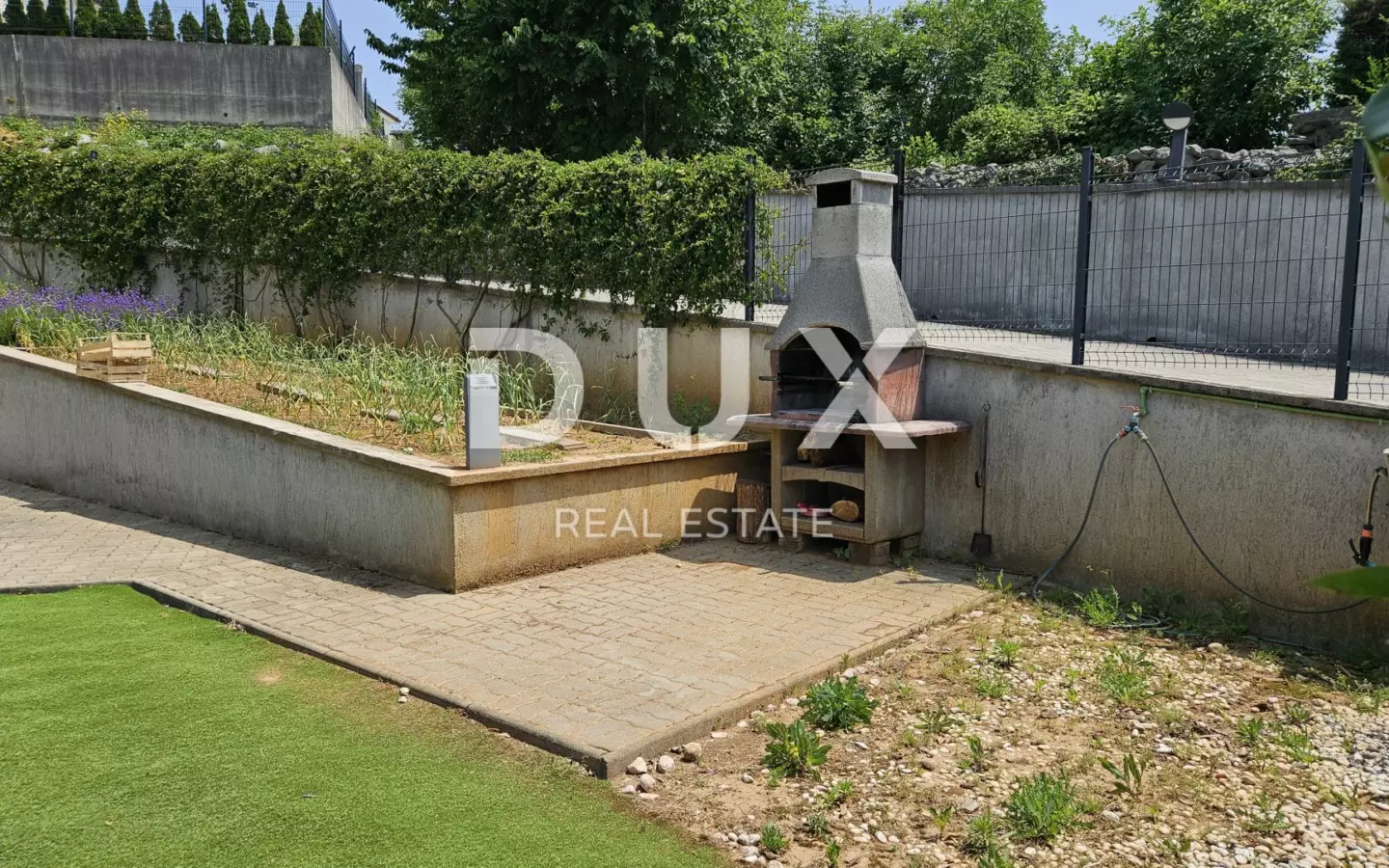 3-bedroom Apartment In Trinajstići, Croatia (111 M²)