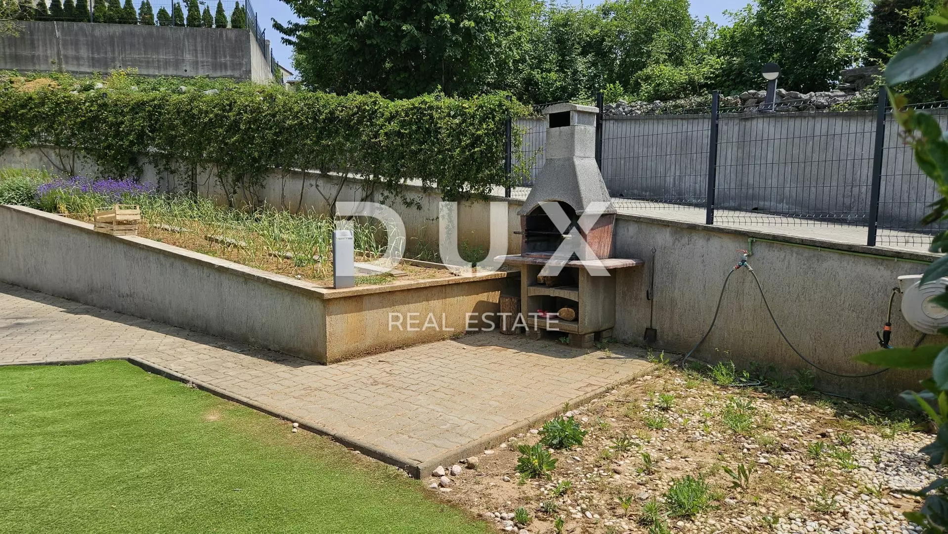 3-bedroom Apartment In Trinajstići, Croatia (111 M²)