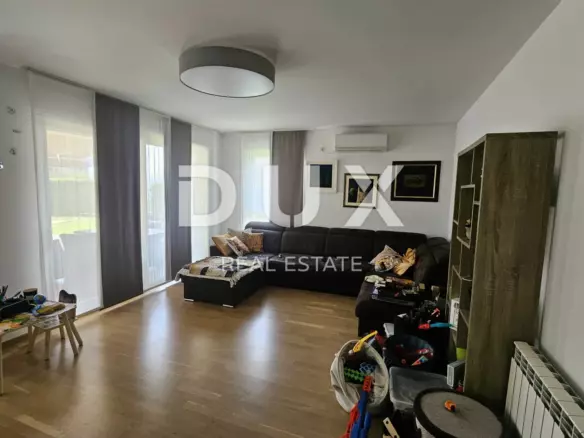 3-bedroom Apartment In Trinajstići, Croatia (111 M²)