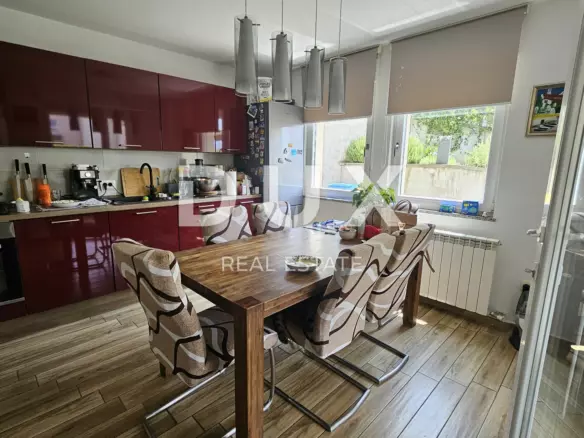 3-bedroom Apartment In Trinajstići, Croatia (111 M²)