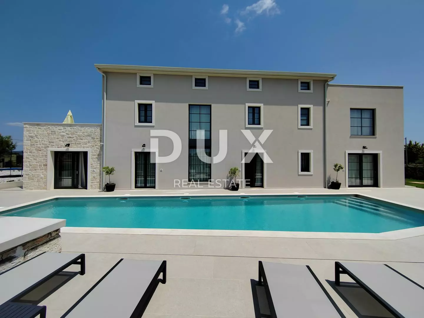5-bedroom Villa In Poreč, Croatia (320 M²)