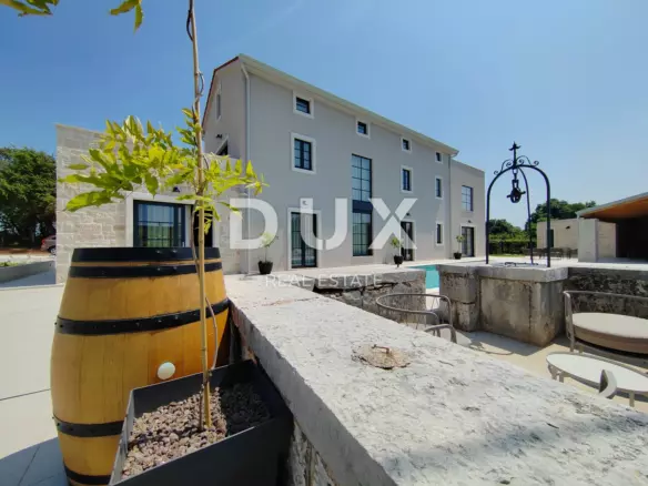 5-bedroom Villa In Poreč, Croatia (320 M²)