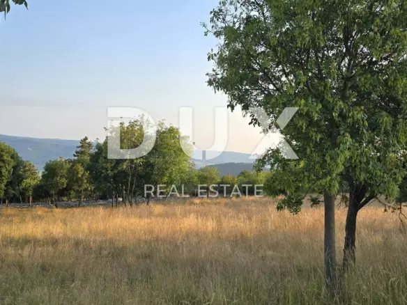 Land In Oprtalj, Croatia (6.758 M²)