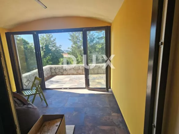 3-bedroom Apartment In Volosko, Croatia (108 M²)