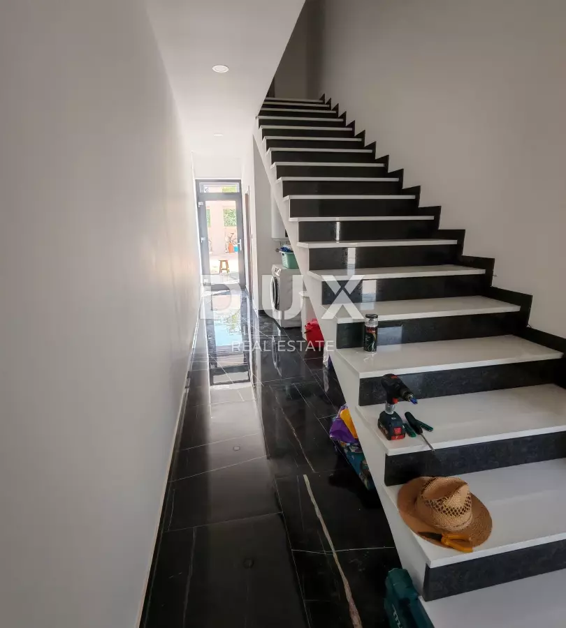5-bedroom Detached House In Nin, Croatia (255,47 M²)