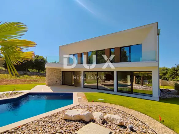 4-bedroom Villa In Tinjan, Croatia (220 M²)