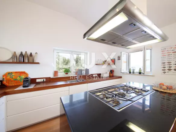 3-bedroom Apartment In Liganj, Croatia (123 M²)