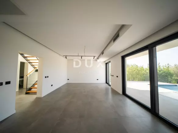 4-bedroom Villa In Poreč, Croatia (234 M²)
