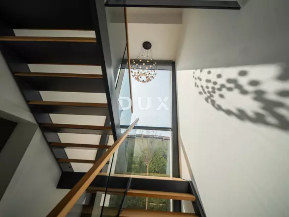 4-bedroom Villa In Poreč, Croatia (234 M²)