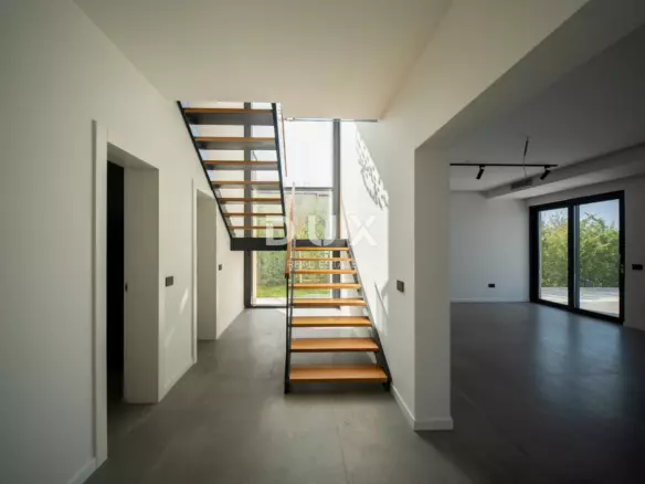 4-bedroom Villa In Poreč, Croatia (234 M²)