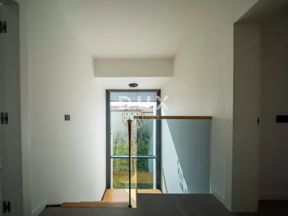 4-bedroom Villa In Poreč, Croatia (234 M²)