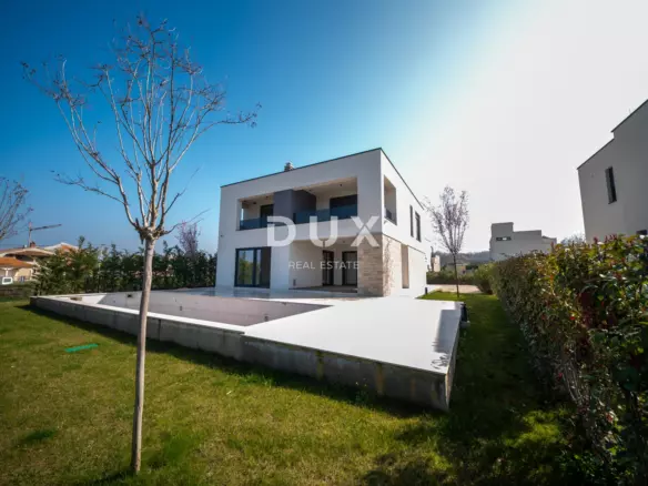 4-bedroom Villa In Poreč, Croatia (243 M²)