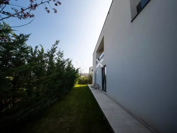 4-bedroom Villa In Poreč, Croatia (243 M²)