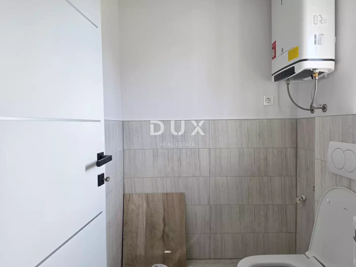 3-bedroom Apartment In Banjol, Croatia (170 M²)