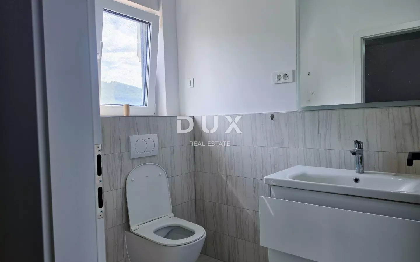 3-bedroom Apartment In Banjol, Croatia (170 M²)