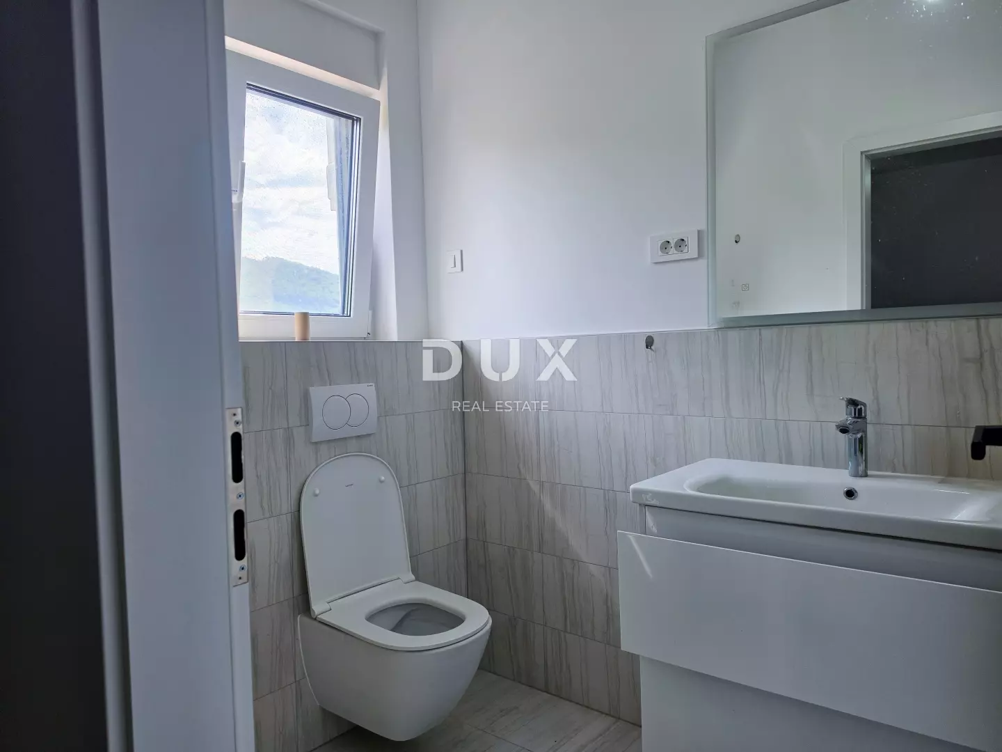 3-bedroom Apartment In Banjol, Croatia (170 M²)