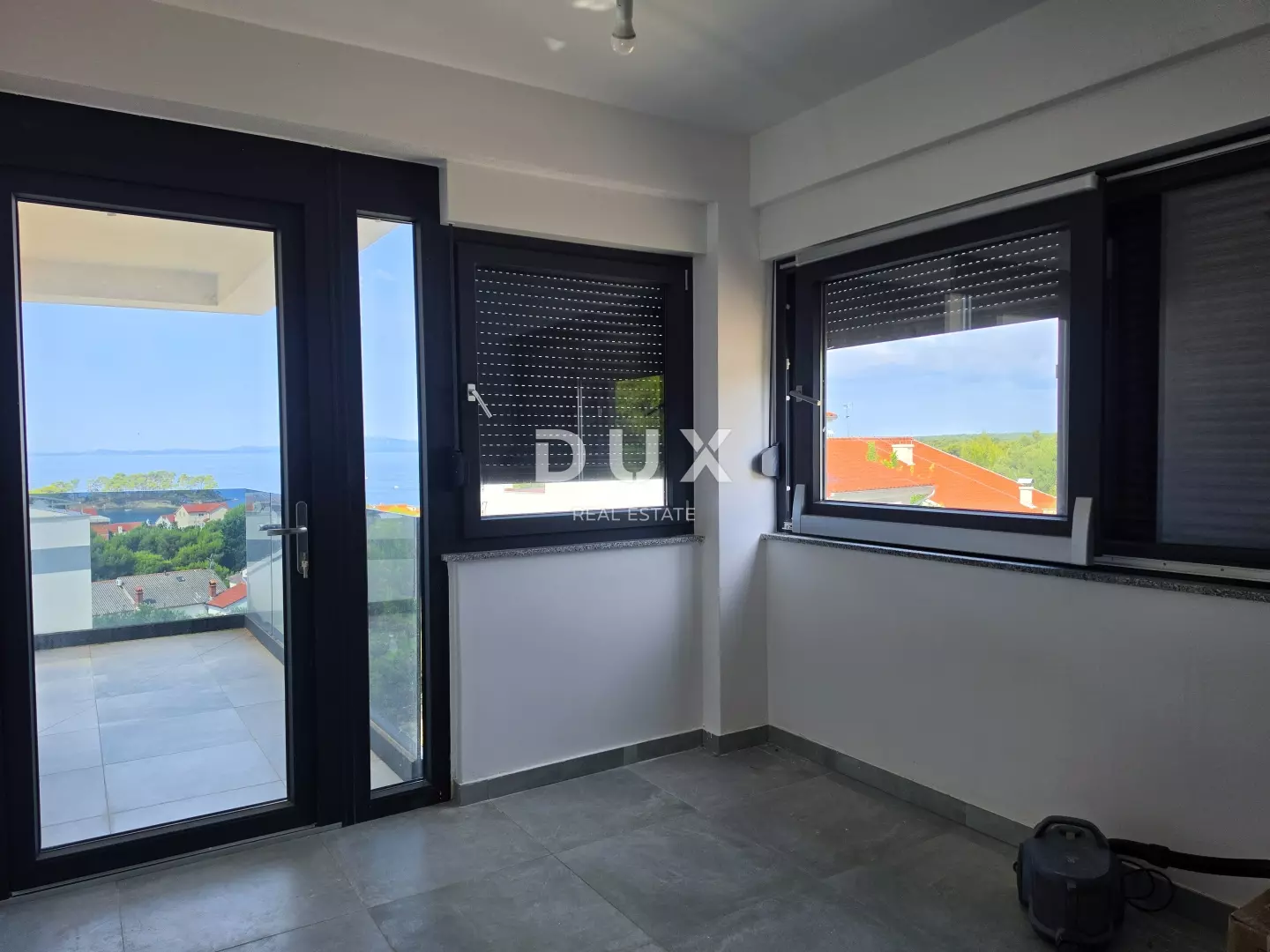 3-bedroom Apartment In Banjol, Croatia (170 M²)