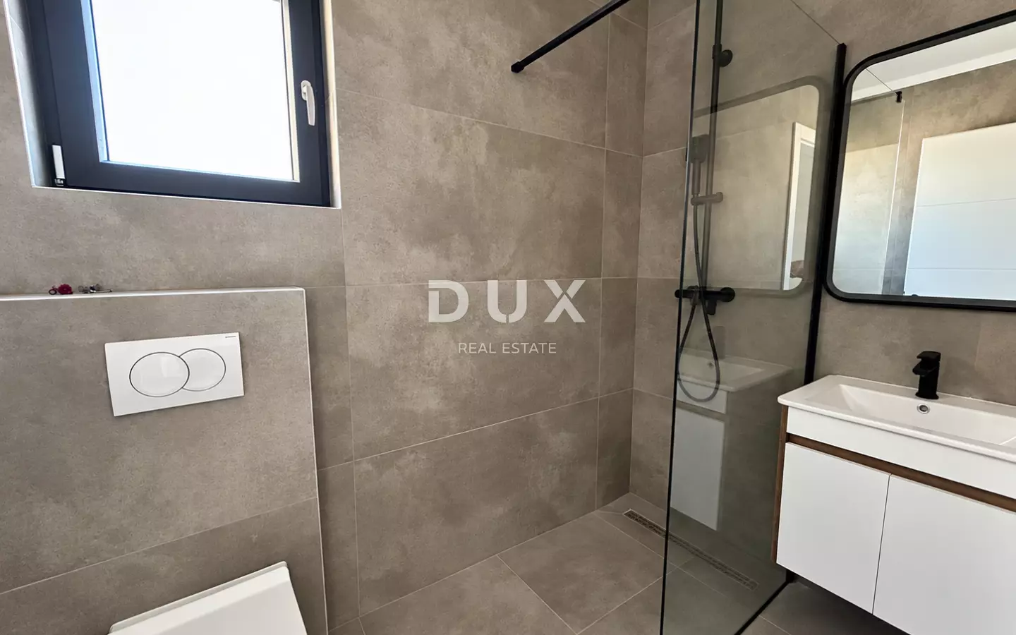 3-bedroom Apartment In Vodice, Croatia (171,38 M²)