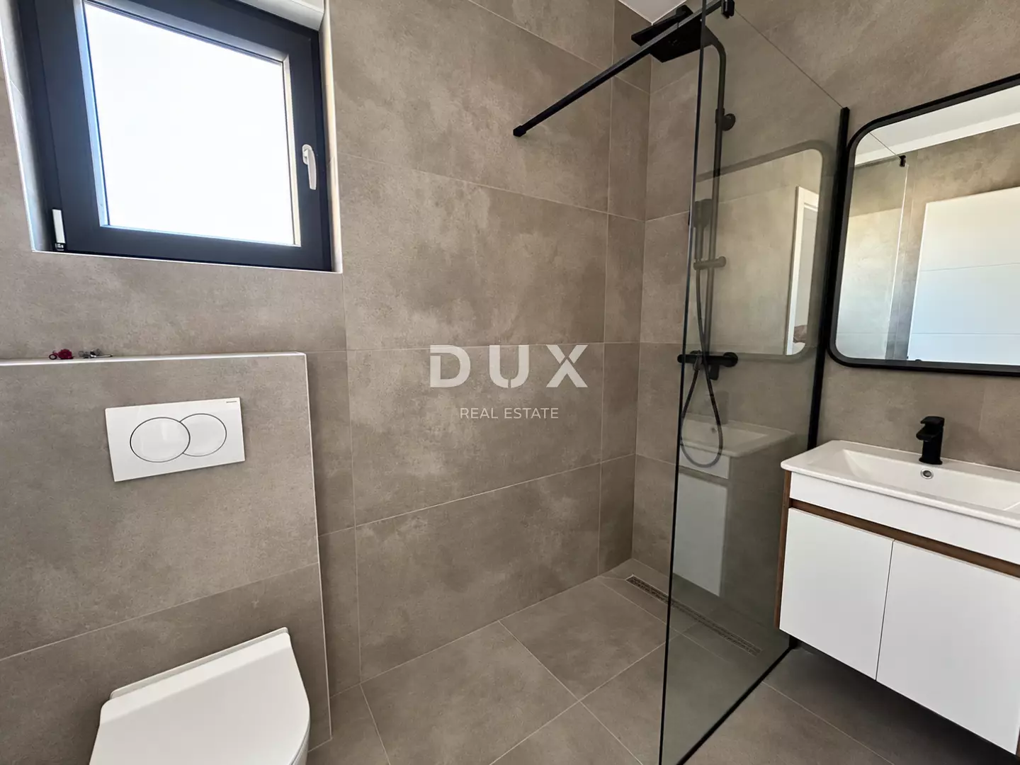 3-bedroom Apartment In Vodice, Croatia (171,38 M²)