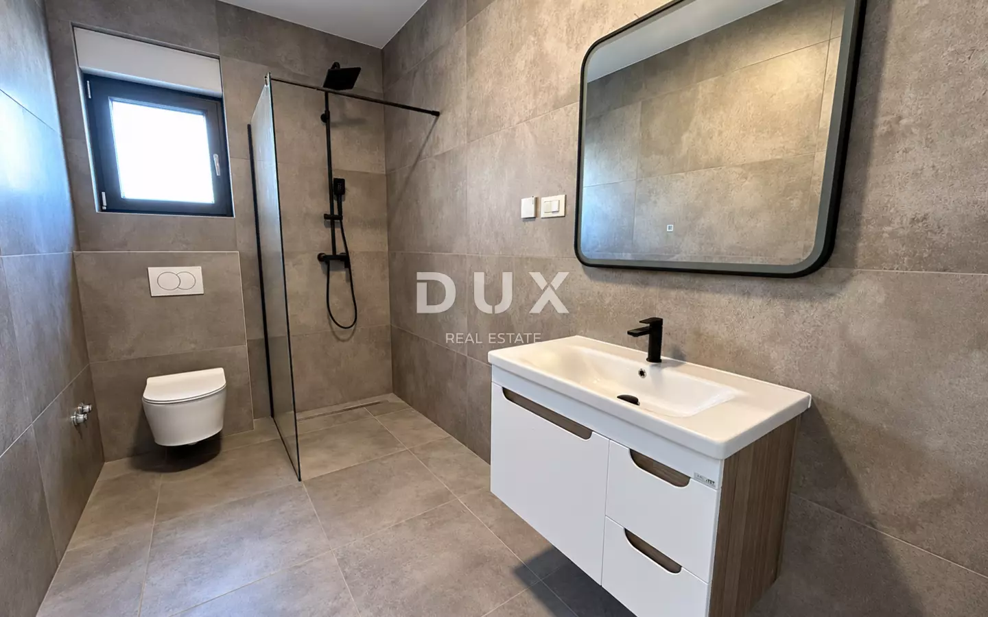 3-bedroom Apartment In Vodice, Croatia (171,38 M²)