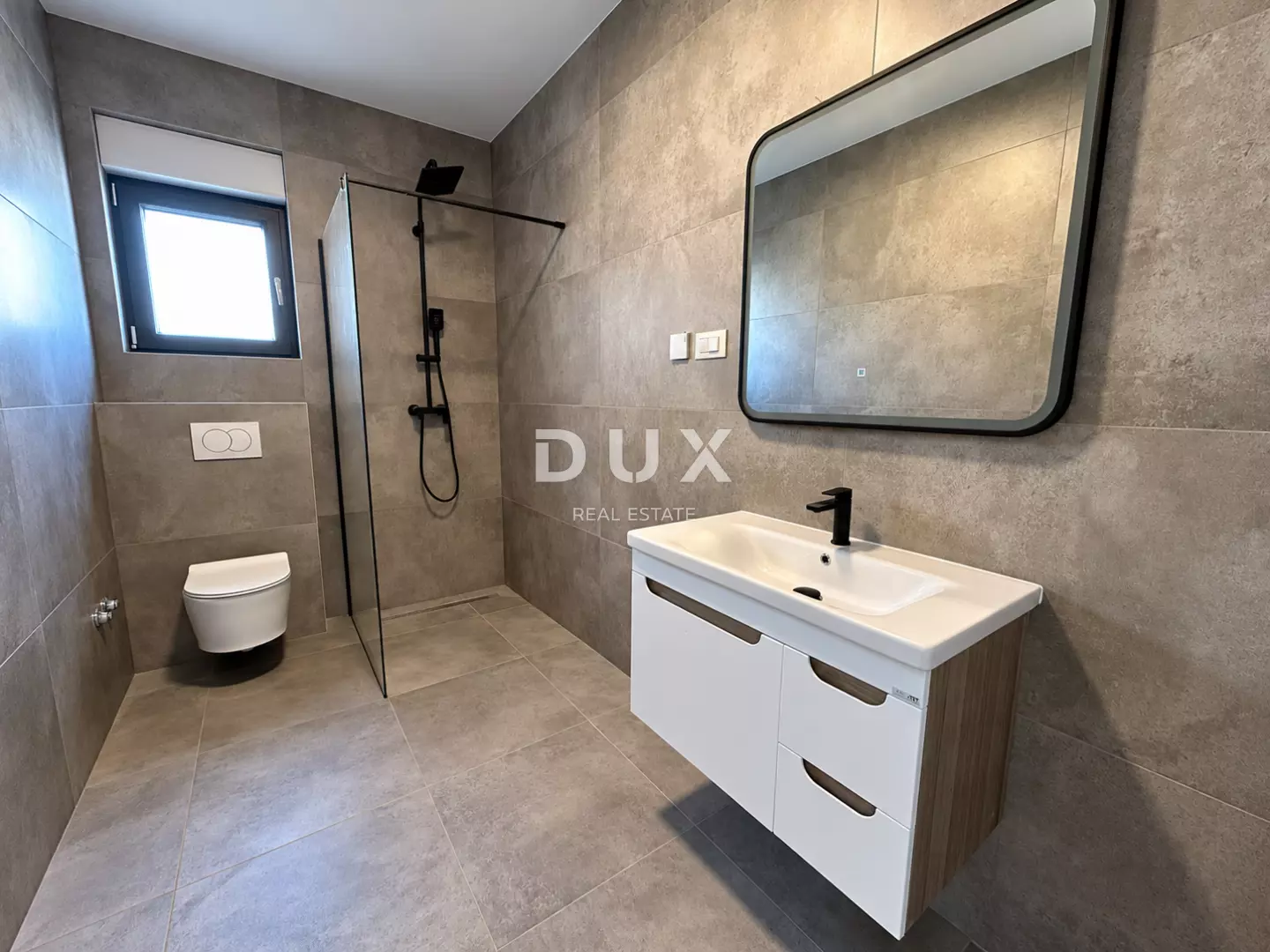 3-bedroom Apartment In Vodice, Croatia (171,38 M²)