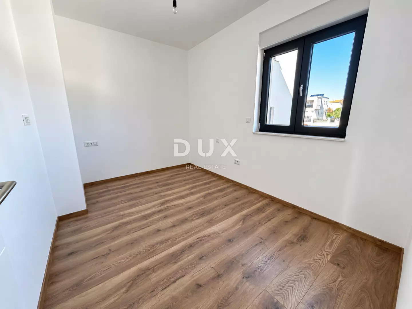 1791192983_bright-modern-empty-room-with-city-window-575735 3-bedroom Apartment In Vodice, Croatia (124,4 M²)