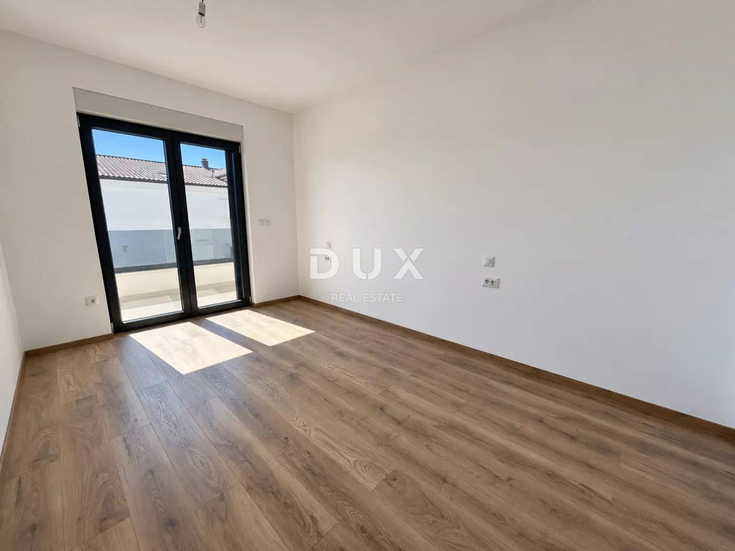 1791193111_sunlit-empty-modern-room-c81178 3-bedroom Apartment In Vodice, Croatia (124,4 M²)