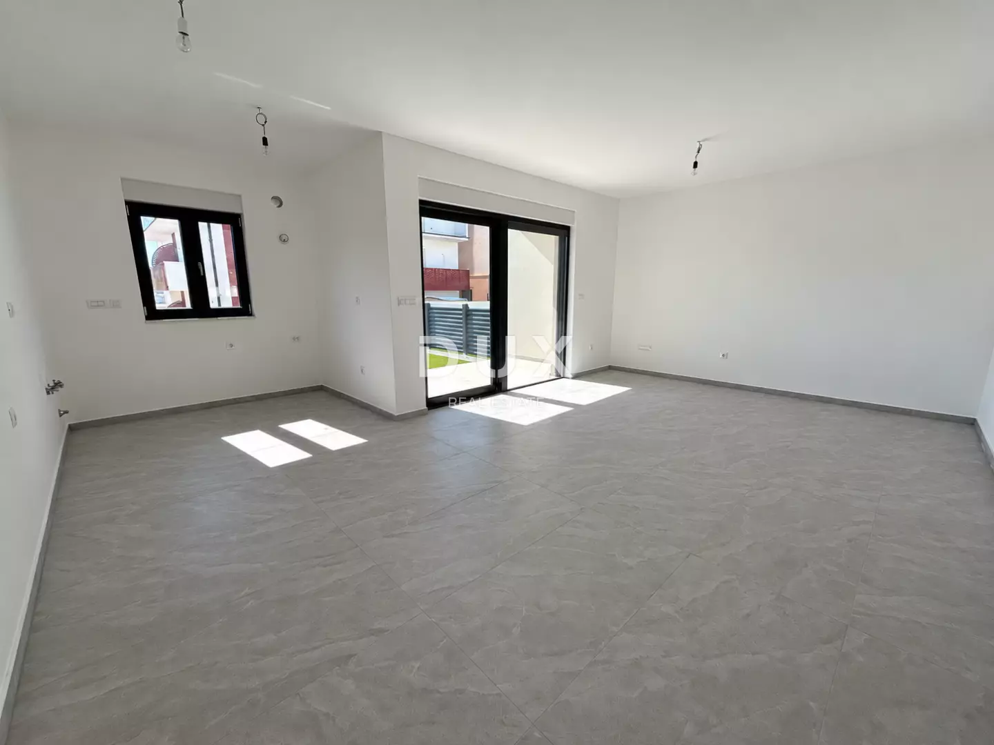 1791193125_sunlit-minimalist-apartment-interior-9feef9 3-bedroom Apartment In Vodice, Croatia (124,4 M²)