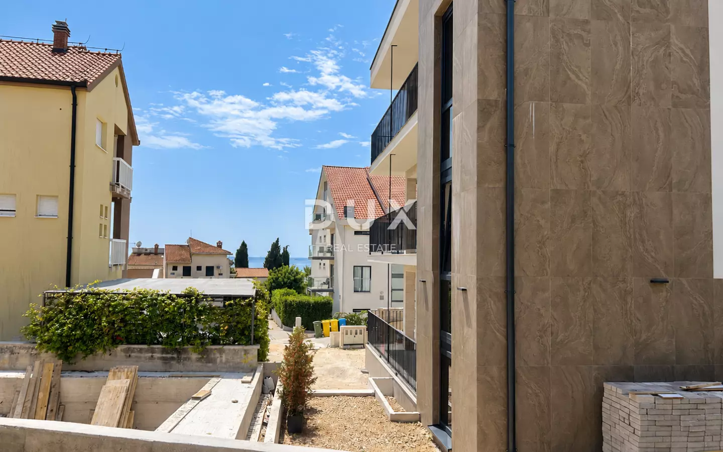 9-bedroom Detached House In Zečevo Rogozničko, Croatia (420 M²)