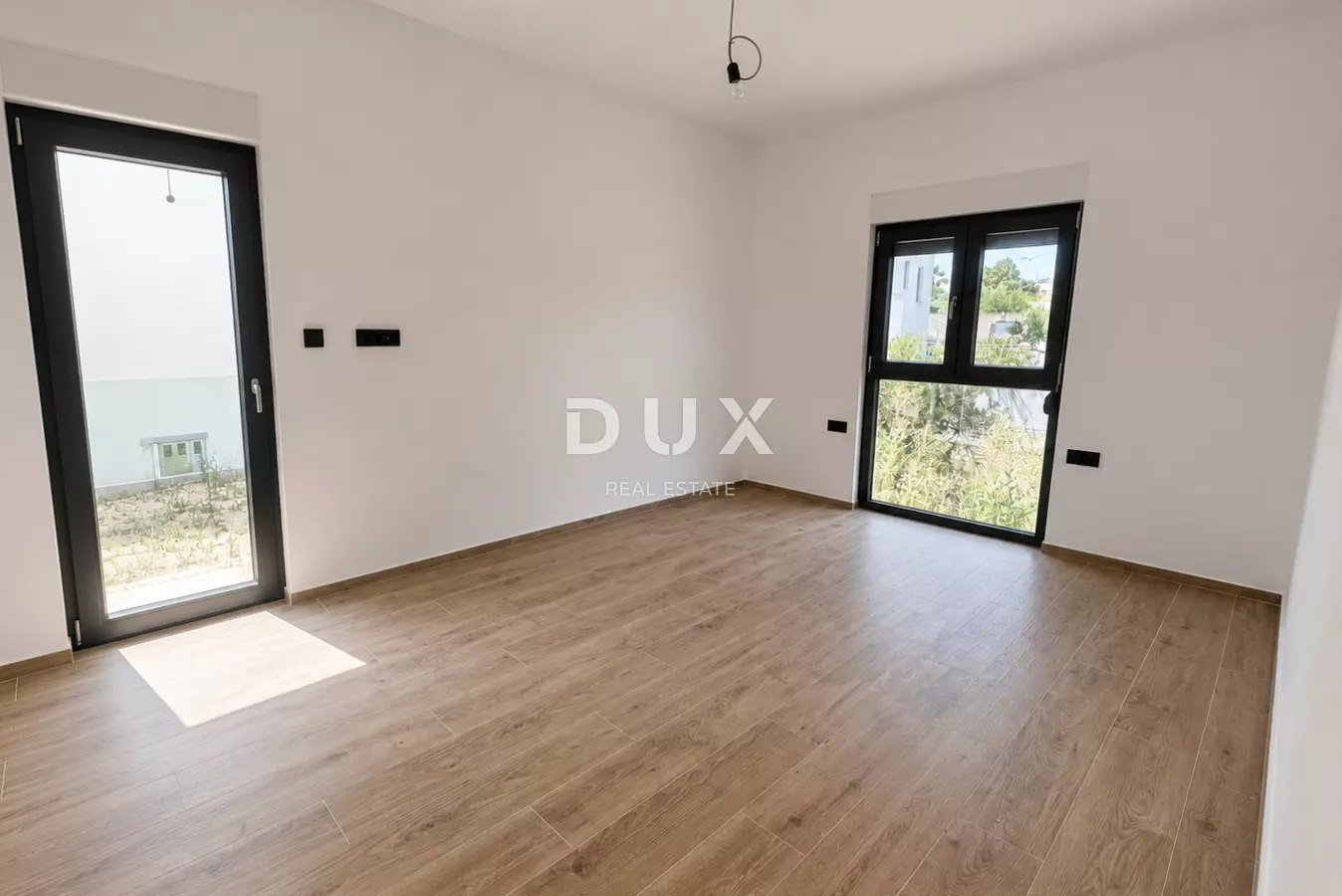 9-bedroom Detached House In Zečevo Rogozničko, Croatia (420 M²)