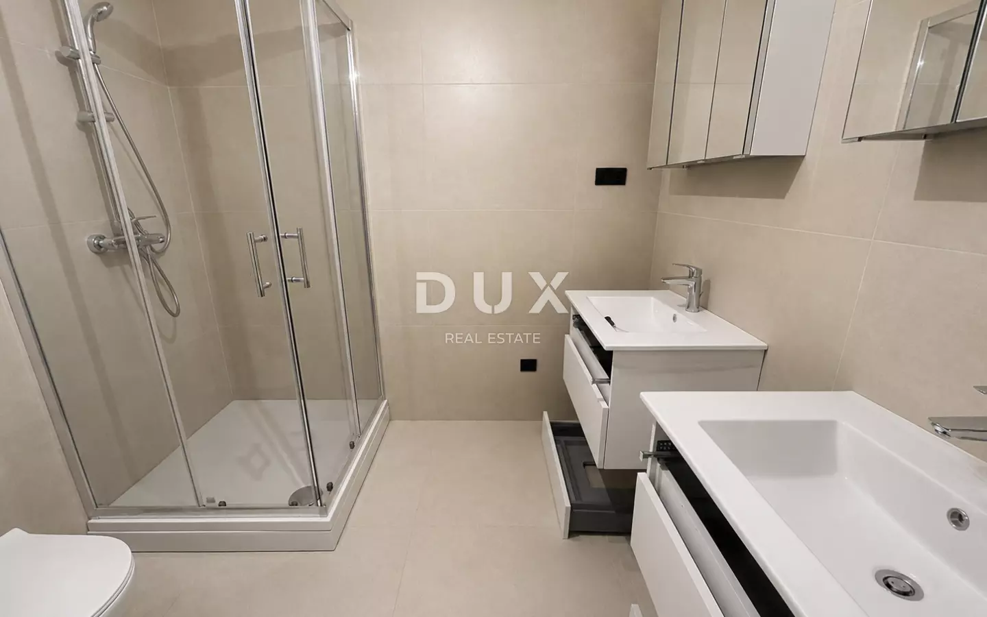 9-bedroom Detached House In Zečevo Rogozničko, Croatia (420 M²)