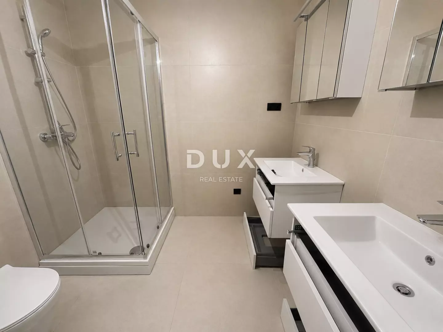 9-bedroom Detached House In Zečevo Rogozničko, Croatia (420 M²)