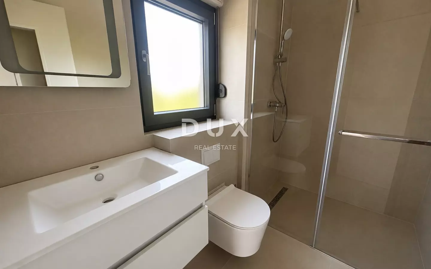9-bedroom Detached House In Zečevo Rogozničko, Croatia (420 M²)