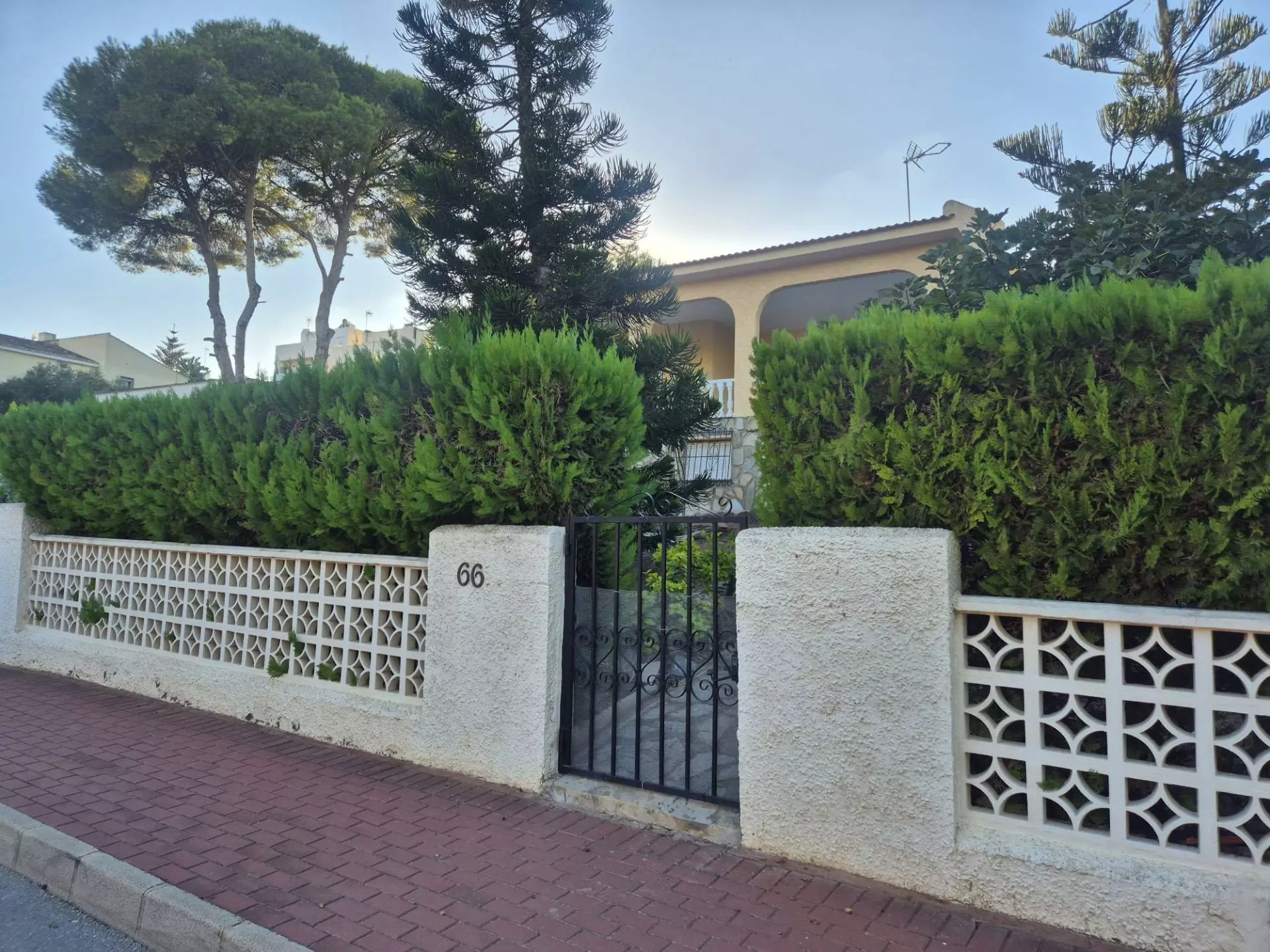 3-bedroom Villa In Torrevieja, Spain (201 M²)