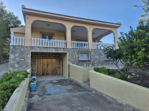 3-bedroom Villa In Torrevieja, Spain (201 M²)
