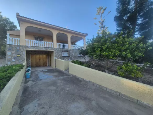 3-bedroom Villa In Torrevieja, Spain (201 M²)