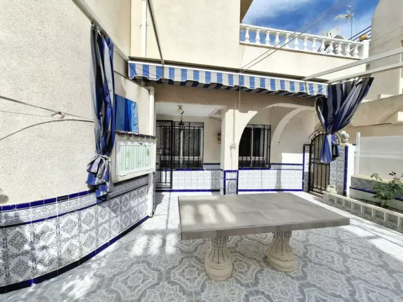 5-bedroom Quad House In Torrevieja, Spain (97 M²)