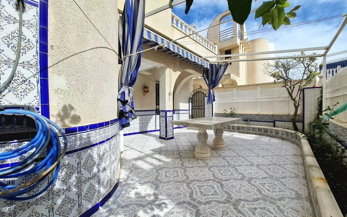 5-bedroom Quad House In Torrevieja, Spain (97 M²)