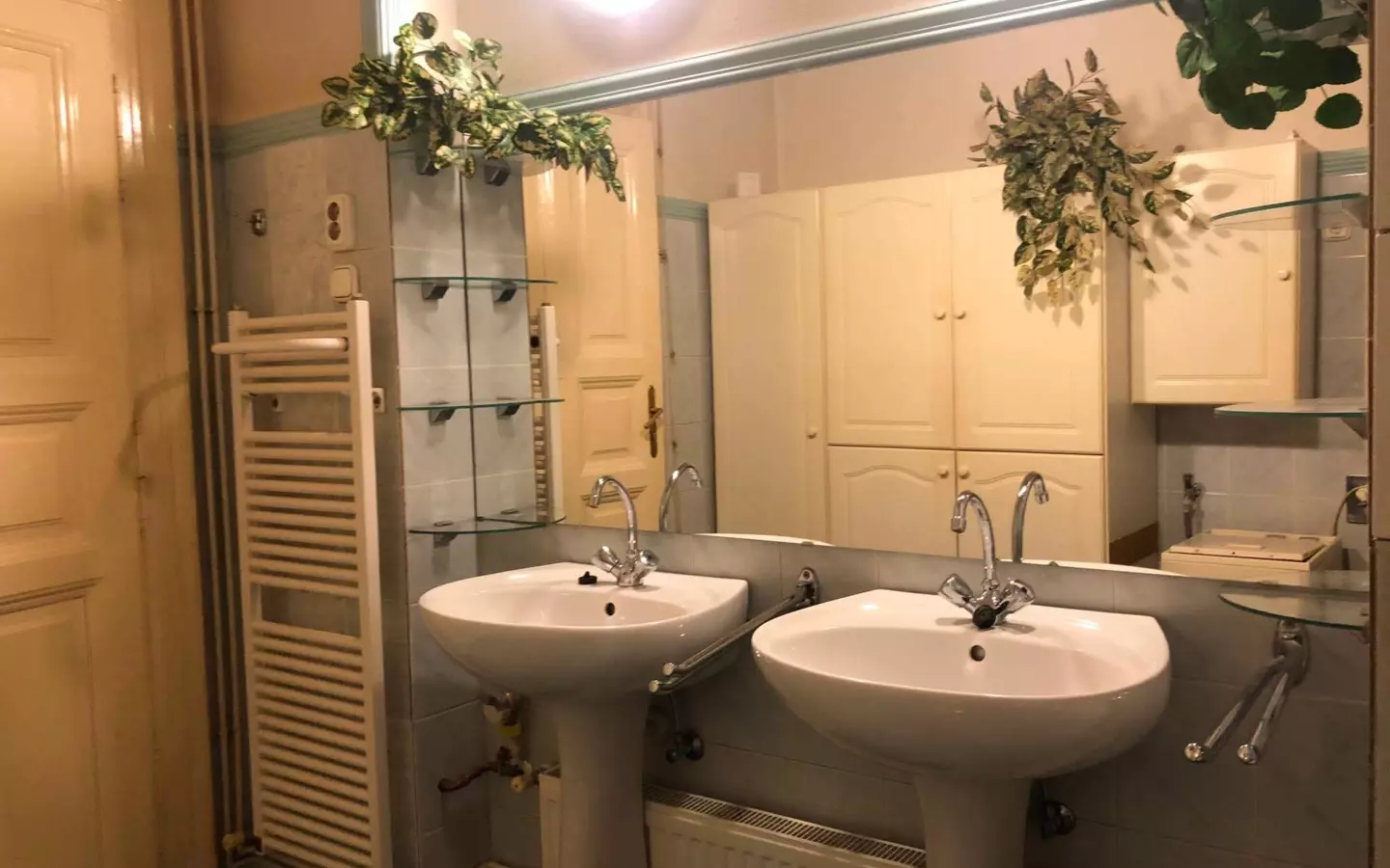 Grand Historic Budapest Apartment Near Oktogon – 117 Sqm – 5 Rooms – Conversion Potential