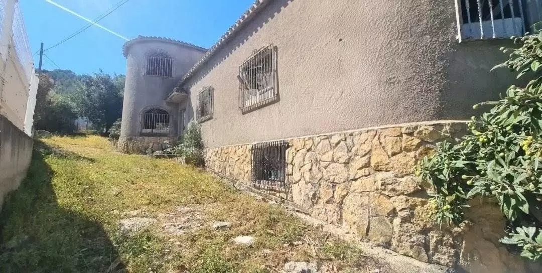 3-bedroom Villa In Benidoleig, Spain (307 M²)
