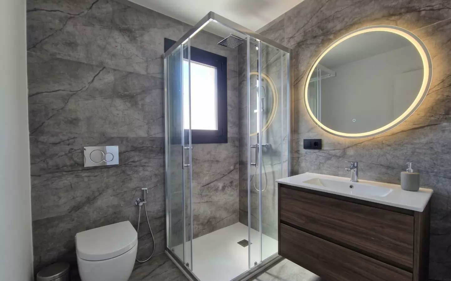3-bedroom Villa In Torrevieja, Spain (110 M²)