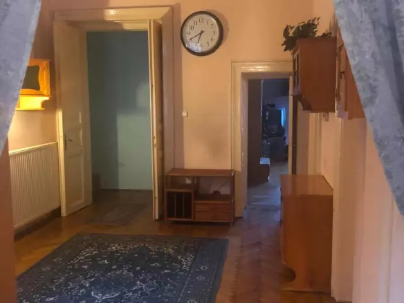 Grand Historic Budapest Apartment Near Oktogon – 117 Sqm – 5 Rooms – Conversion Potential