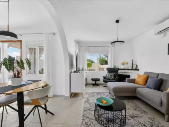 3-bedroom Villa In Torrevieja, Spain (408 M² Plot)