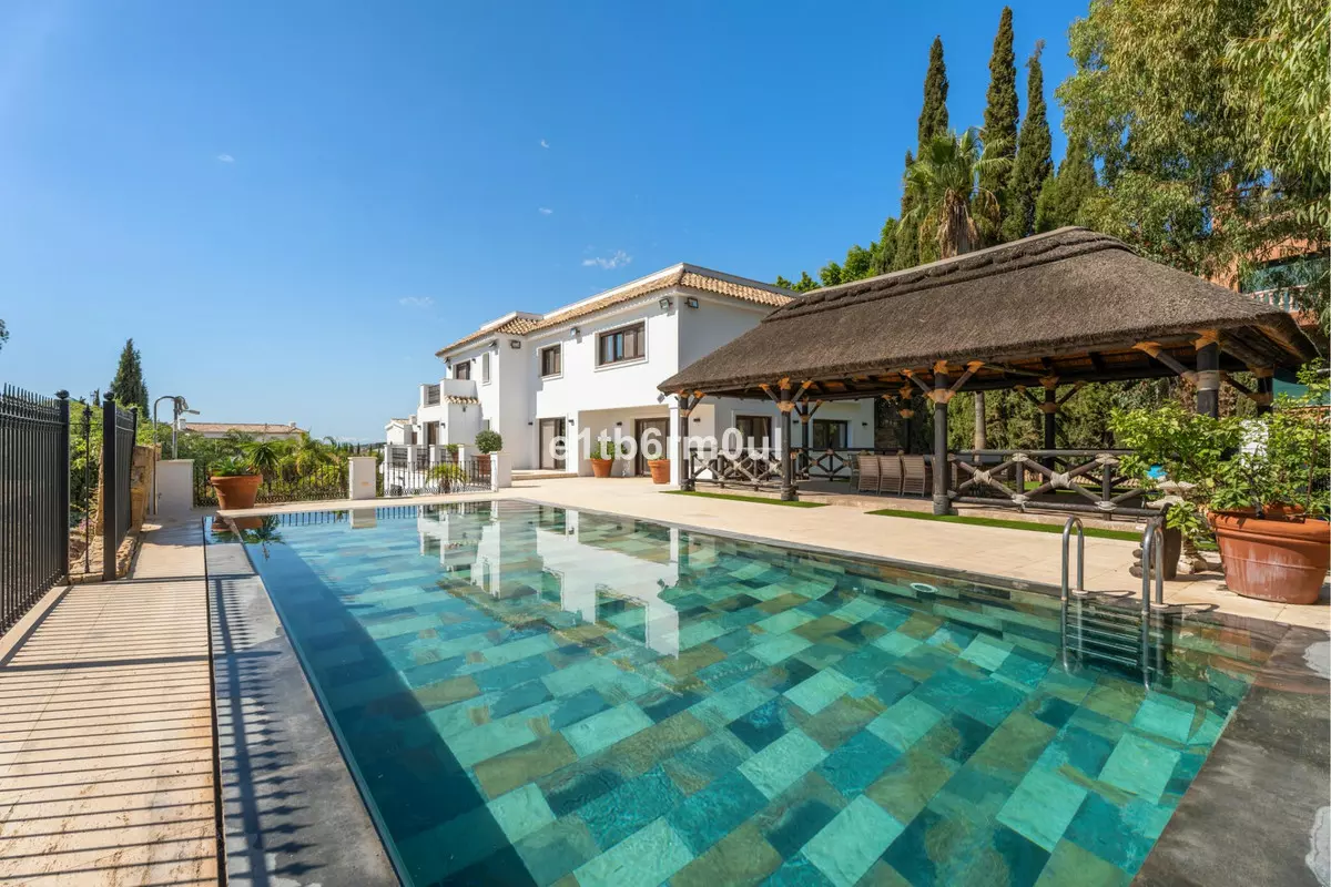 7-bedroom Villa In Benahavis, Spain (736 M²)