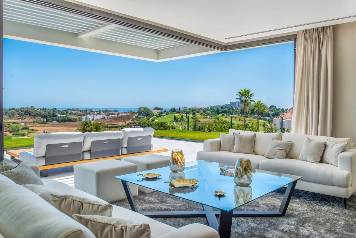 3-bedroom Apartment In Estepona, Spain (180 M²)