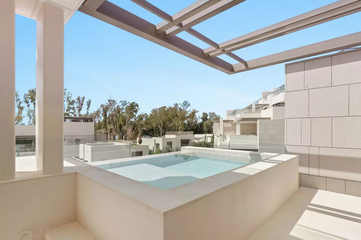 4-bedroom Apartment In Marbella, Spain (244 M²)