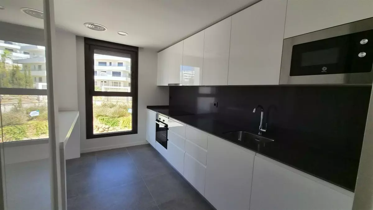 2-bedroom Apartment In Estepona, Spain (99 M²)