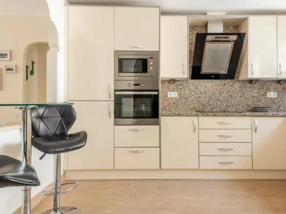 3-bedroom Apartment In Estepona, Spain (129 M²)