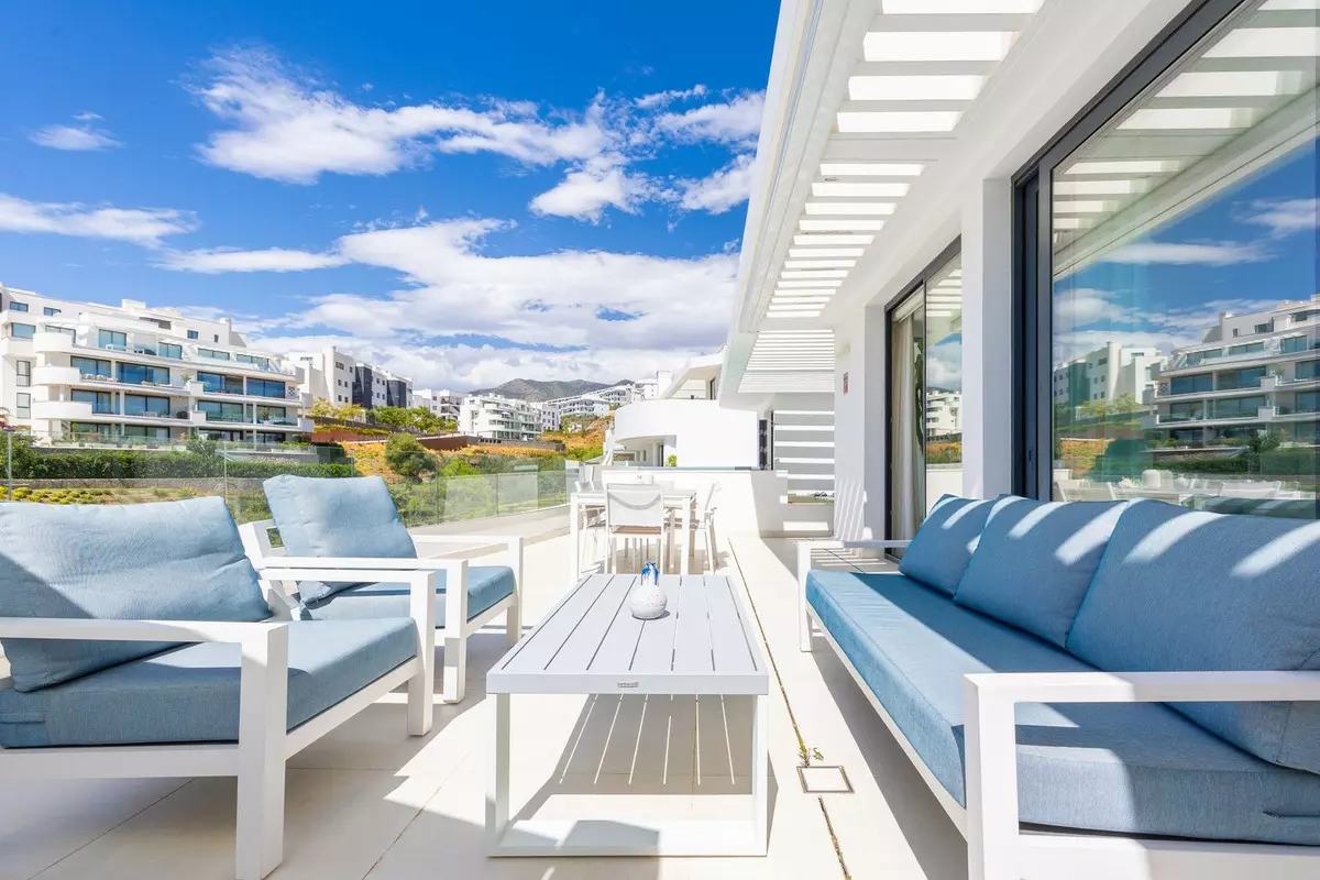 2-bedroom Apartment In Fuengirola, Spain (126 M²)