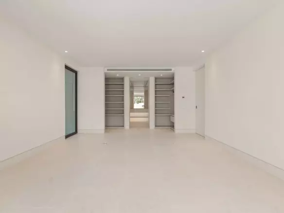 4-bedroom Apartment In Marbella, Spain (244 M²)